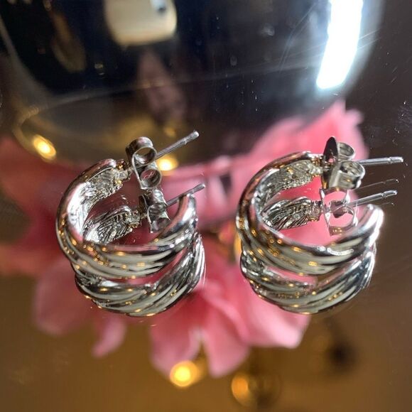 Silver Costume Twisted Rope Oval Stud Half Hoop Earrings 1/2 in.EUC - Picture 5 of 6